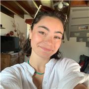 Etudiante à la fac, j'ai obtenu mon bac générale l'année dernière et je souhaite aider.